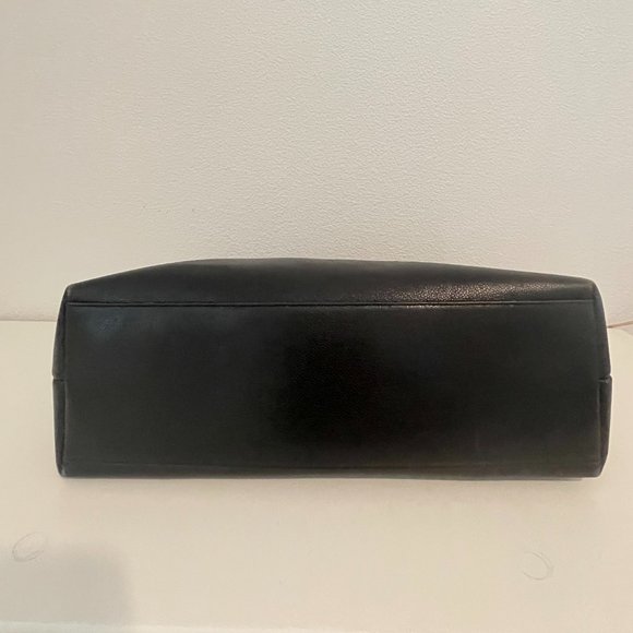 LARGE CHANEL Caviar Leather Shoulder Bag with Gold hardware - Picture 4 of 11